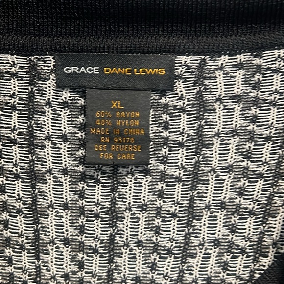 Black and white houndstooth sweater - Picture 2 of 4